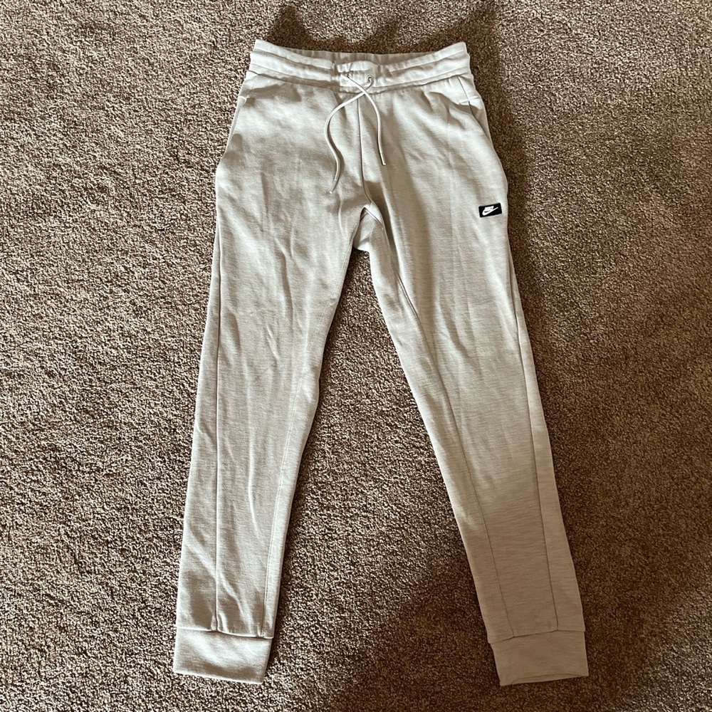 Cream Nike jogger sweatpants.